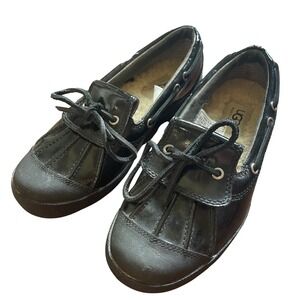 UGG Boat Shoes Women Black Patent Leather Duck Toe Sheepskin 1901 Size 6